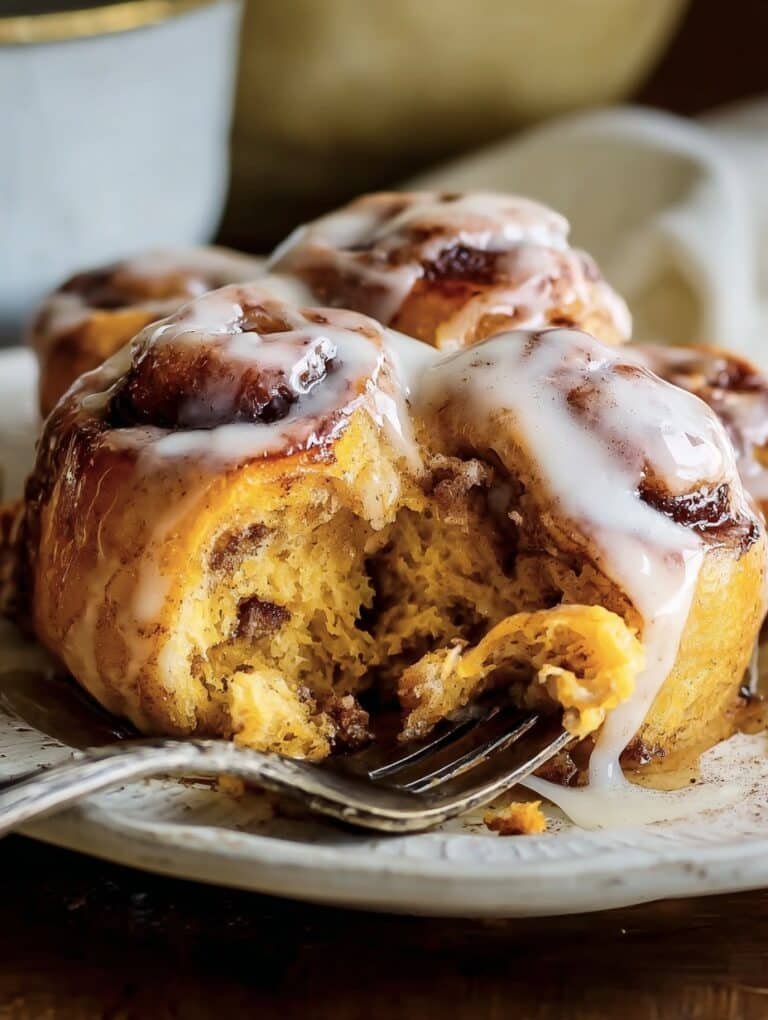 apple pie cinnamon rolls