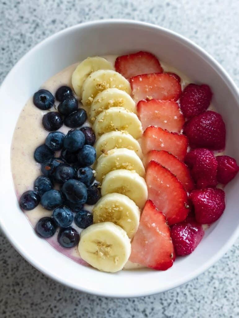 5-Minute Fruit Smoothie Bowl (with Greek Yogurt): My Go-To Fast Breakfast