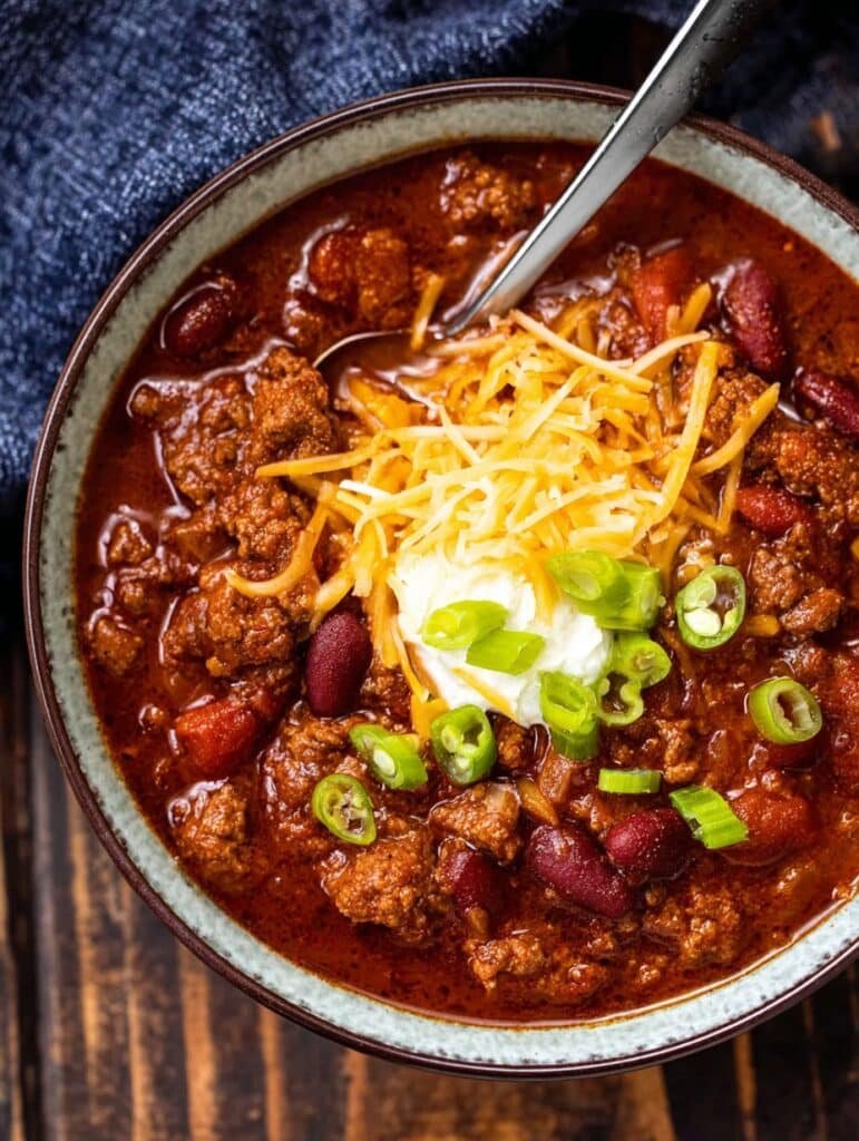 Slow Cooker Chili: My Go-To Cozy Meal (With Real Tips!)